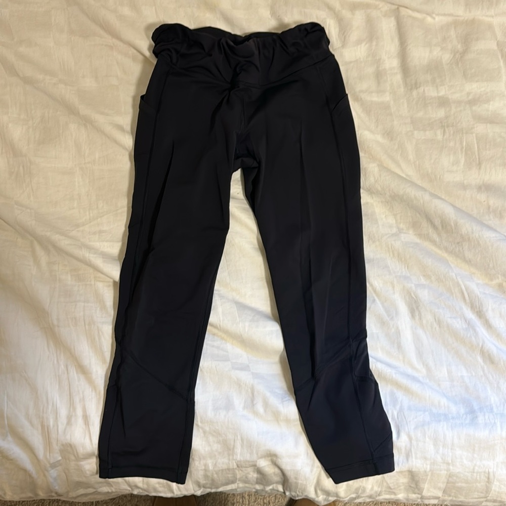 Lululemon cropped leggings - size 6 - black